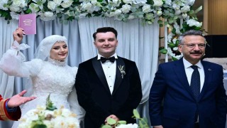 Vali Aksoy, dünyaevine giren polis çiftin mutluluğuna ortak oldu