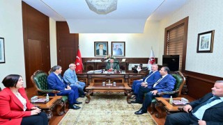 Vali Aksoy muhtarlar heyetini makamında kabul etti.