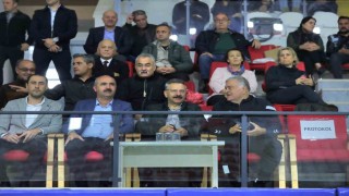 Vali Aksoy, Türkiye Hentbol Erkekler Süper Lig maçını tribünden takip etti