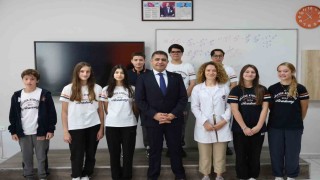 Vali Aslan öğrencilerle okullarda buluşuyor