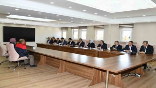 Vali Çiçek, halk gününde talepleri dinledi