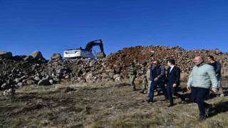 Vali Çiçek sınır bölgesinde incelemelerde bulundu