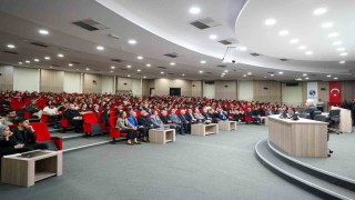 Vali Doğan, üniversite öğrencileri ile kariyer tecrübelerini paylaştı