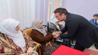 Vali Sözerden huzurevi ziyareti