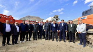 Vali Usta, AFAD konutlarını inceledi