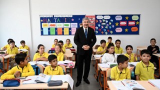 Vali Yılmaz’dan Uygur İlkokulu’na Ziyaret