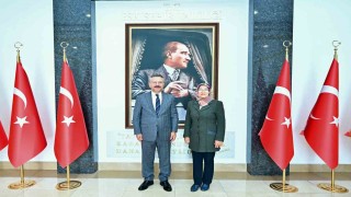 Valilik konutunu satıp okul yaptıran Vali Aksoyu mahallenin muhtarı ziyaret etti