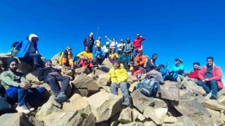 Van Gölü havzasından zirveye: Vadi doğa ekibi Süphan Dağında