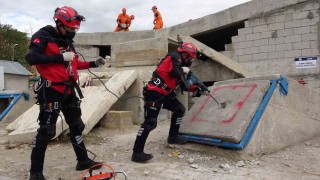 Vanda 7.2lik depremin yıl dönümünde gerçeği aratmayan tatbikat