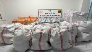 Vanda gümrük kaçağı malzemeler ele geçirildi
