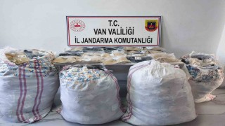 Vanda piyasa değeri yaklaşık 1 milyon 50 bin TL olan kaçak malzeme ele geçirildi