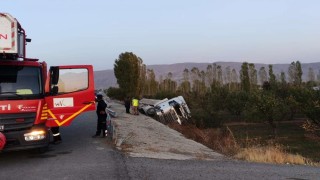 Vanda tır şarampole yuvarlandı: 1 yaralı