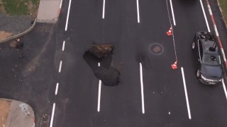 Vatan Caddesinde oluşan çukur havadan görüntülendi