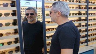 Vatandaşlar orijinal fiyatına sahte güneş gözlüğüne yöneldi, gözlükçüler uyardı