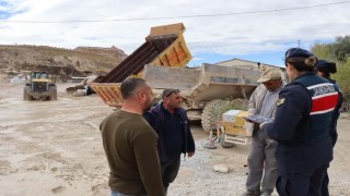 Vatandaşlara kadına şiddetle mücadele anlatıldı