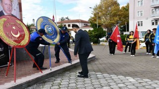 Vezirköprüde çelenk sunma töreni