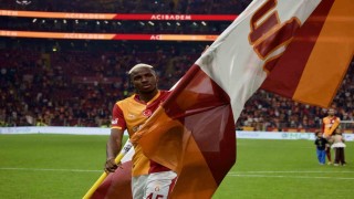 Victor Osimhen, Okan Buruku yakaladı