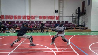 Video oyunu merakı baba-oğlu kılıç sporunda buluşturdu