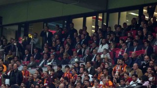 Vincenzo Montella derbiyi stattan takip etti