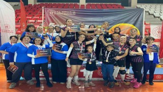 Voleybolda kadınlarda Erzincan Valiliği erkeklerde Milli Eğitim Müdürlüğü şampiyon oldu