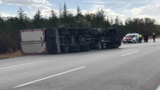 Yağ yüklü kamyon devrildi: 1 yaralı