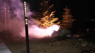 Yağmur kısa devre yaptırdı, elektrik kablosu alev alev yandı