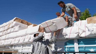 Yangın mağduru çiftçiye yem ve saman desteği sağlandı