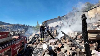 Yangında çöken evde kaybolan ağabey ve kardeş hala bulunamadı