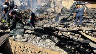 Yangında çöken evdeki 2 kardeşin ceset kalıntıları bulunarak adli tıpa gönderildi