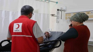 Yangında kardeşleri ölen, camdan atlayarak kurtulan engelli ağabeyin tedavisi sürüyor