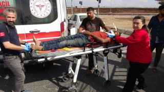 Yaralı taşıyan otomobille kamyonet çarpıştı: 3 yaralı