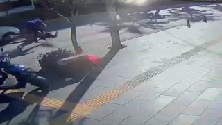 Yaya geçidinden geçen Alman aileye otomobil çarptı: 1 yaralı