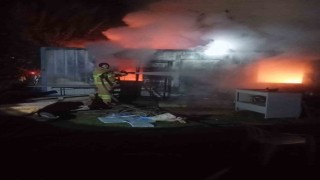 Yazlık sitede bulunan depoda yangın çıktı