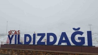 Yıldız Dağı Kayak Merkezine mevsimin ilk karı düştü