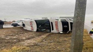 Yolcu minibüsü devrildi: 7 yaralı