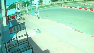 Yolun karşısına geçen yaya, çöp kamyonunu altında kaldı