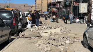 Yüksekovada kaldırımlar adeta köstebek yuvasına döndü