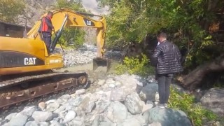 Yüksekovada kayıp İbrahim Neçir Kom için ekskavatörle arama: Acılı bekleyiş sürüyor