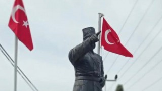 Yumurtalık’ta Tüm Mahallelerde Bayraklar Yenilendi