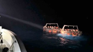 Yunanistan 32 düzensiz göçmeni Türk karasularına geri itti