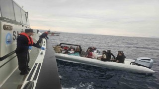 Yunanistanın geri ittiği 36 düzensiz göçmen kurtarıldı