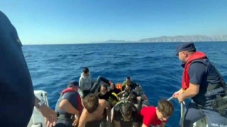 Yunanistanın geri ittiği 5i çocuk 22 düzensiz göçmen kurtarıldı