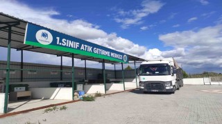 Yunusemrede 3 bin 200 kilogram ilaç toprağı zehirlemeden imha edildi