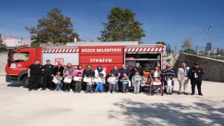 Yüzlerindeki tebessüm dünyaya bedel