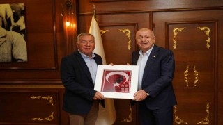 Zafer Partisi lideri Özdağdan Başkan Kepeneke övgü; Gerçekten kıskandım