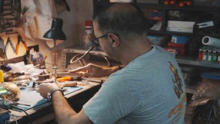 10 metrekarelik atölyesinden Türkiyeye ulaşıyor