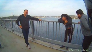 15 Temmuz Şehitler Köprüsünde intihar etmek isteyen şahsı kurtardılar