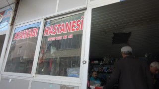 15 yıldır ayakkabı tamir ederek ailesini geçindiriyor