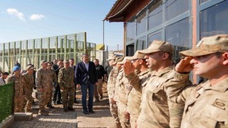 2. Ordu Komutanı Korgeneral Topaloğlu sınırdaki üs bölgelerini ziyaret etti