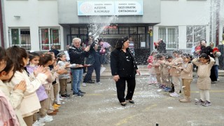 39 yıllık eğitimciye unutulmaz veda: Gözyaşlarıyla uğurlandı